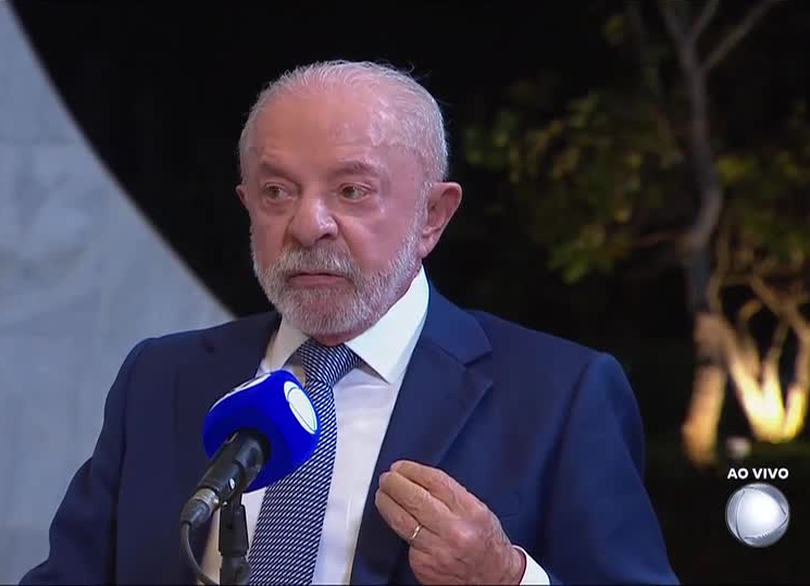 Lula defendeu a forma&ccedil;&atilde;o de profissionais e o desenvolvimento de tecnologia em portugu&ecirc;s.