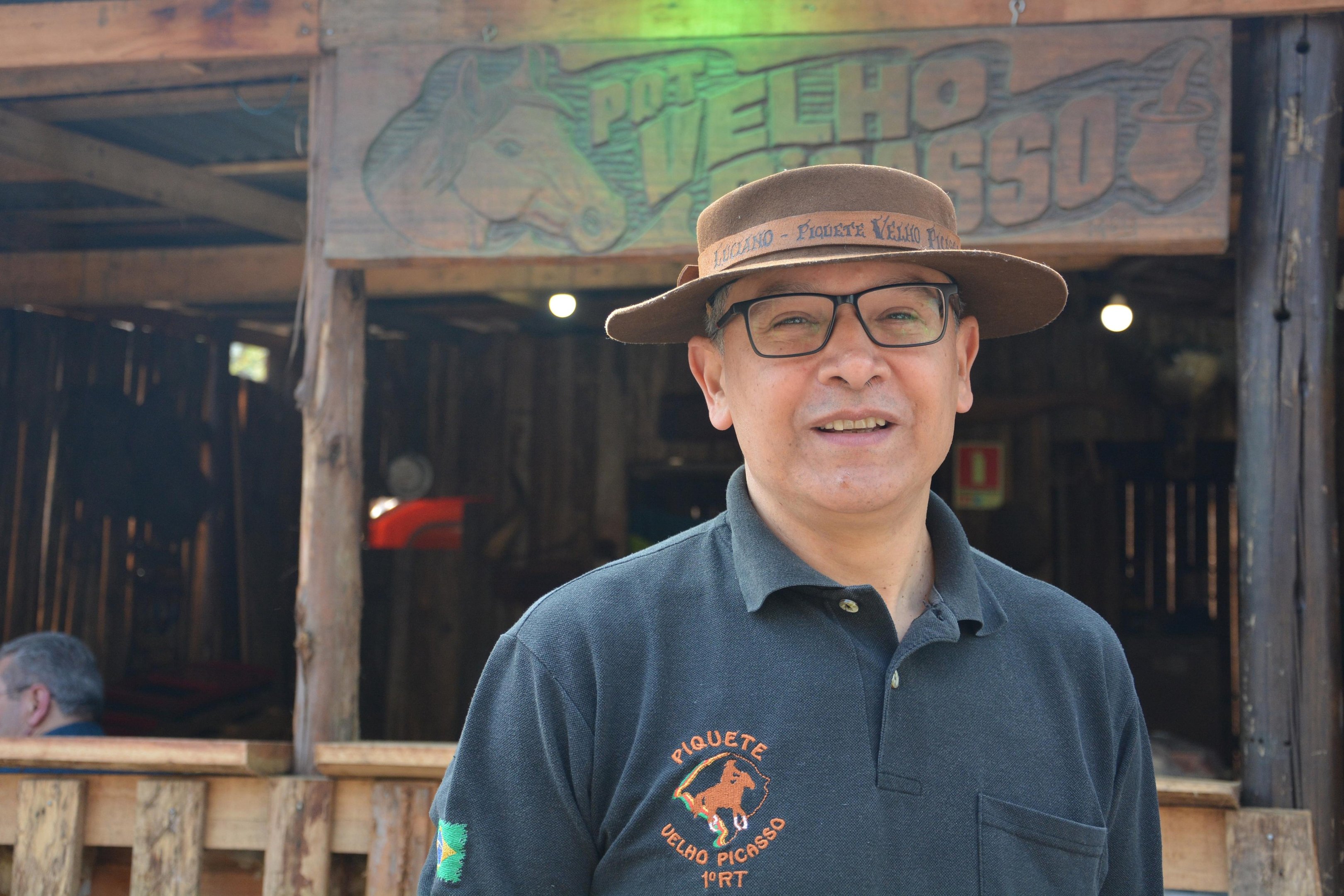 Luciano Santiago, morador do bairro Bom Fim, representa o puro e simples amor pelo tradicionalismo