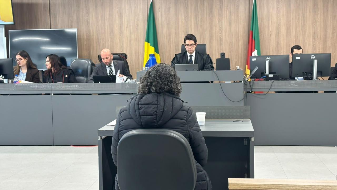 M&atilde;e de Sarah foi a primeira a ser ouvida durante o julgamento na manh&atilde; de quinta-feira