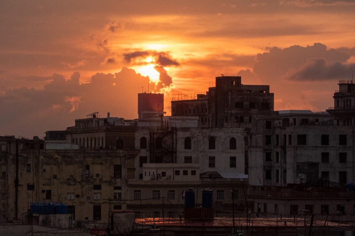 Uni&atilde;o El&eacute;trica de Cuba informou que tinha conseguido religar o Sistema El&eacute;trico Nacional em 14 das 15 prov&iacute;ncias da ilha