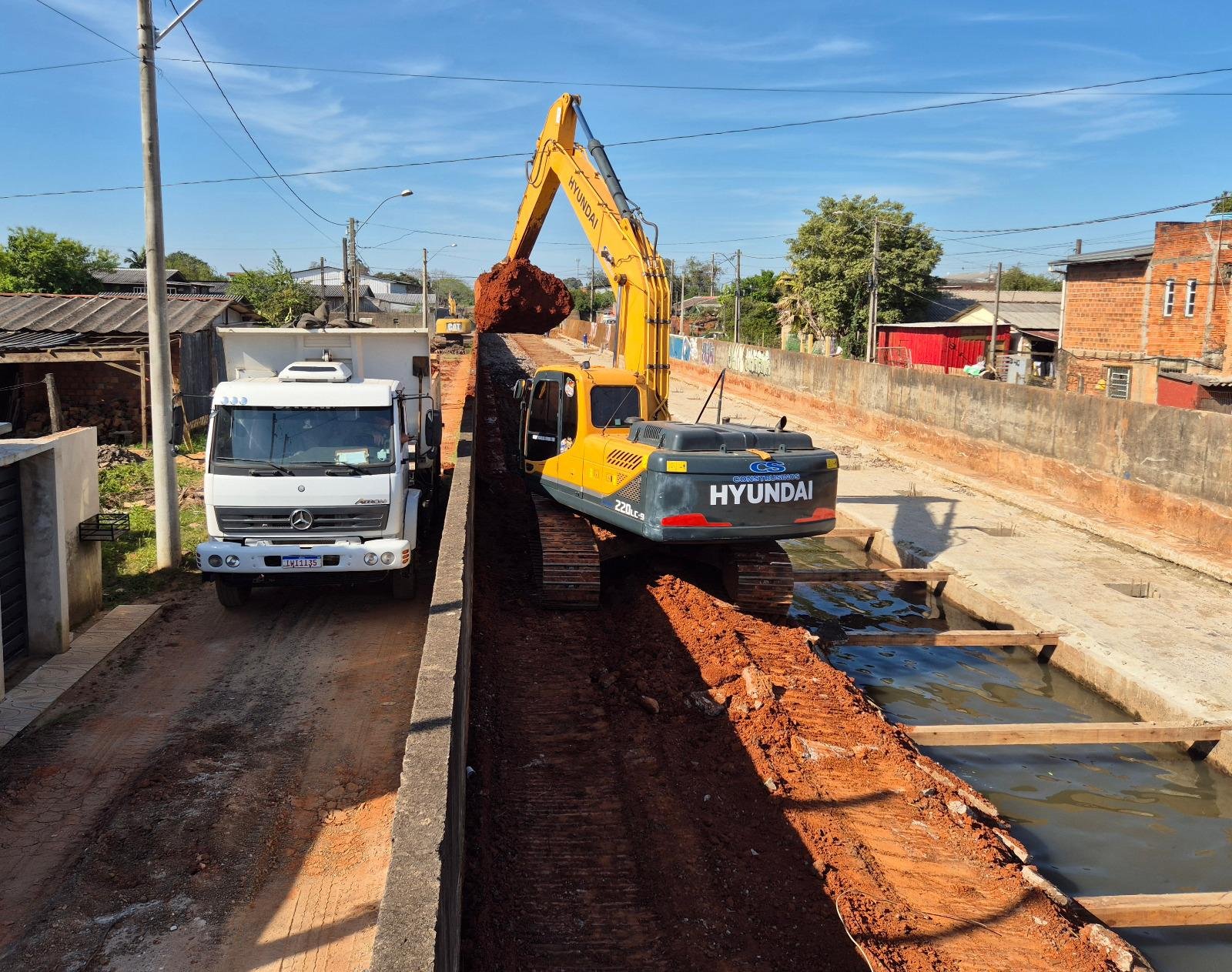 A estrutura antiga, constru&iacute;da h&aacute; mais de 70 anos, j&aacute; n&atilde;o atende &agrave;s cotas atuais de inunda&ccedil;&atilde;o e permanecia abaixo do n&iacute;vel dos diques