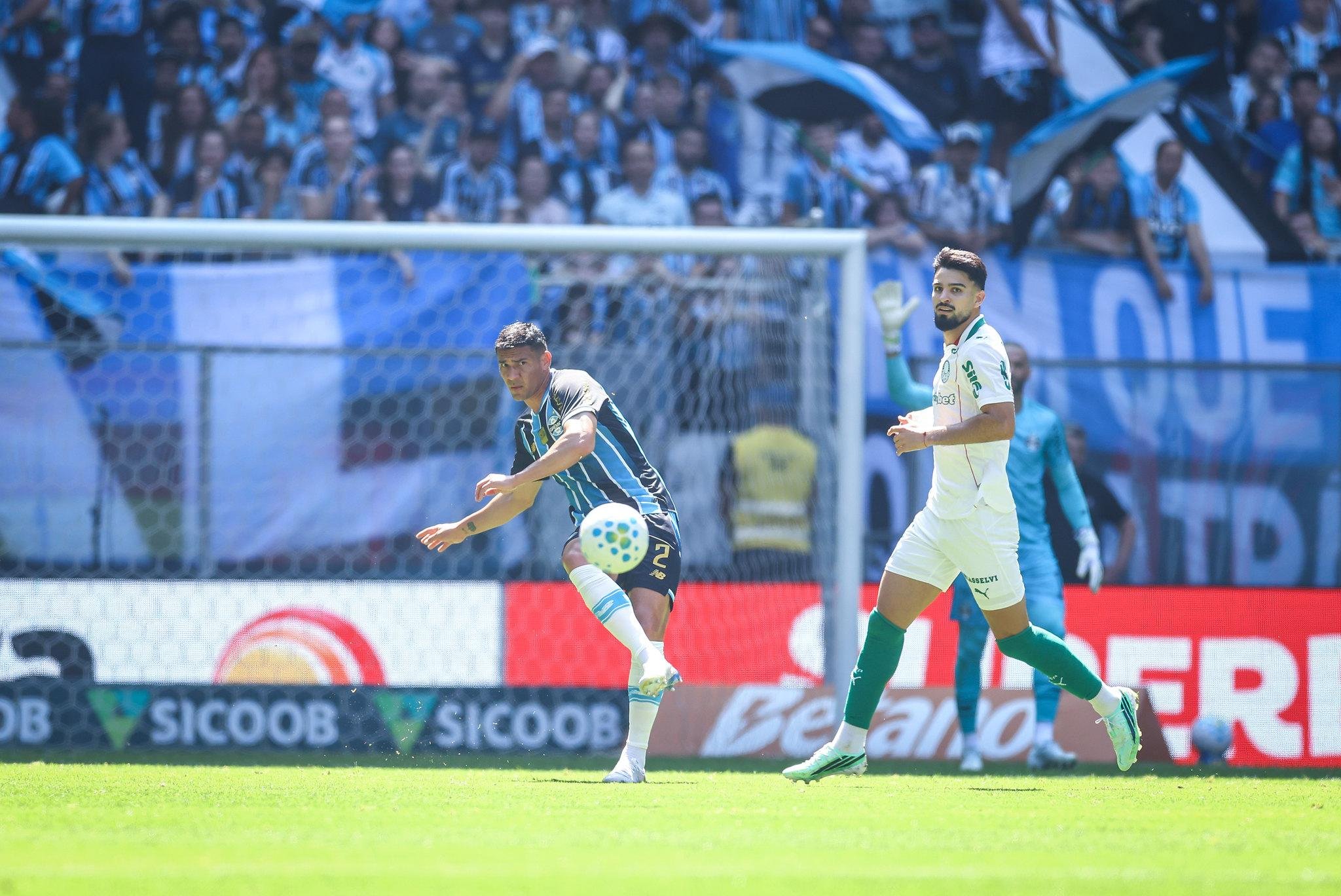 Balbuena foi a novidade de Renato contra o Palmeiras