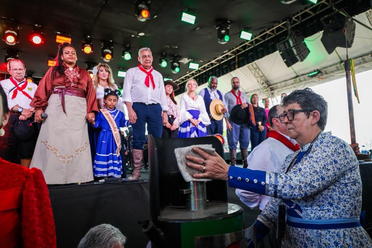 Cerim&ocirc;nia foi celebrada na tarde deste domingo, com parque lotado