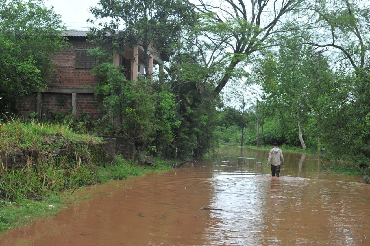 Defesa Civil confirma uma morte e 119 munic&iacute;pios afetados ap&oacute;s temporal no RS