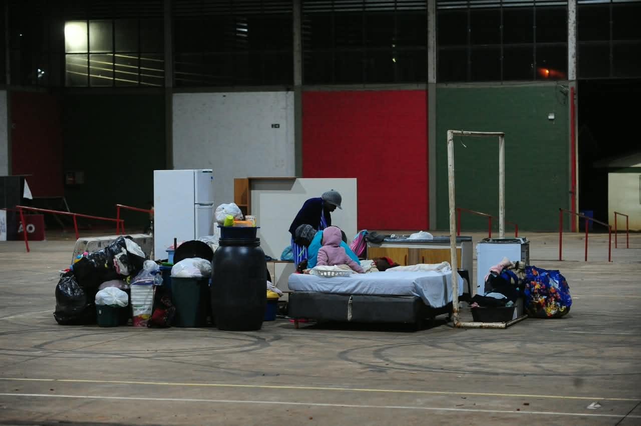 Fam&iacute;lias s&atilde;o abrigadas no Parque Jo&atilde;o Batista Marchese
