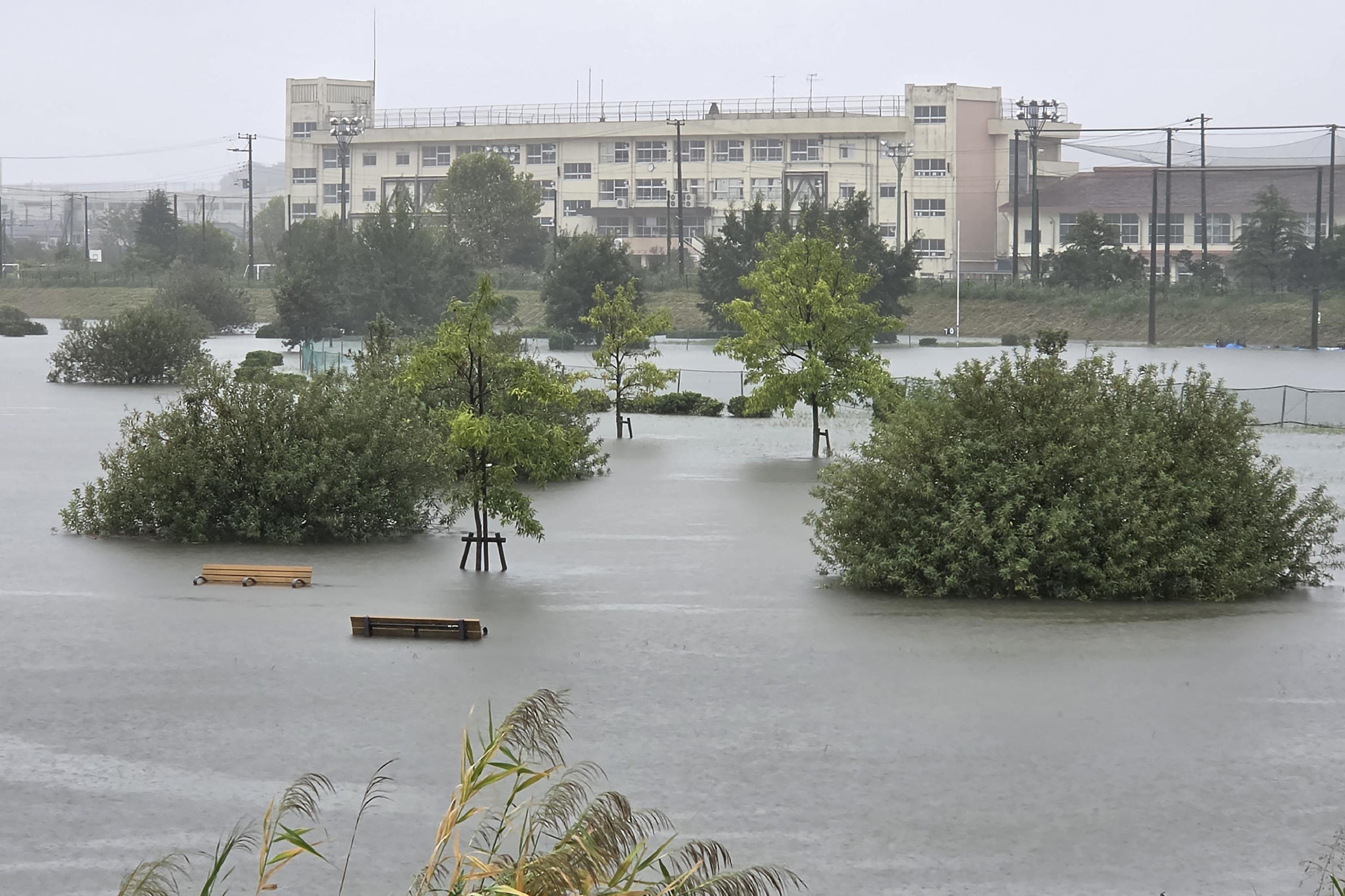 Dujuan provocou um n&iacute;vel recorde de chuva na regi&atilde;o de T&oacute;quio