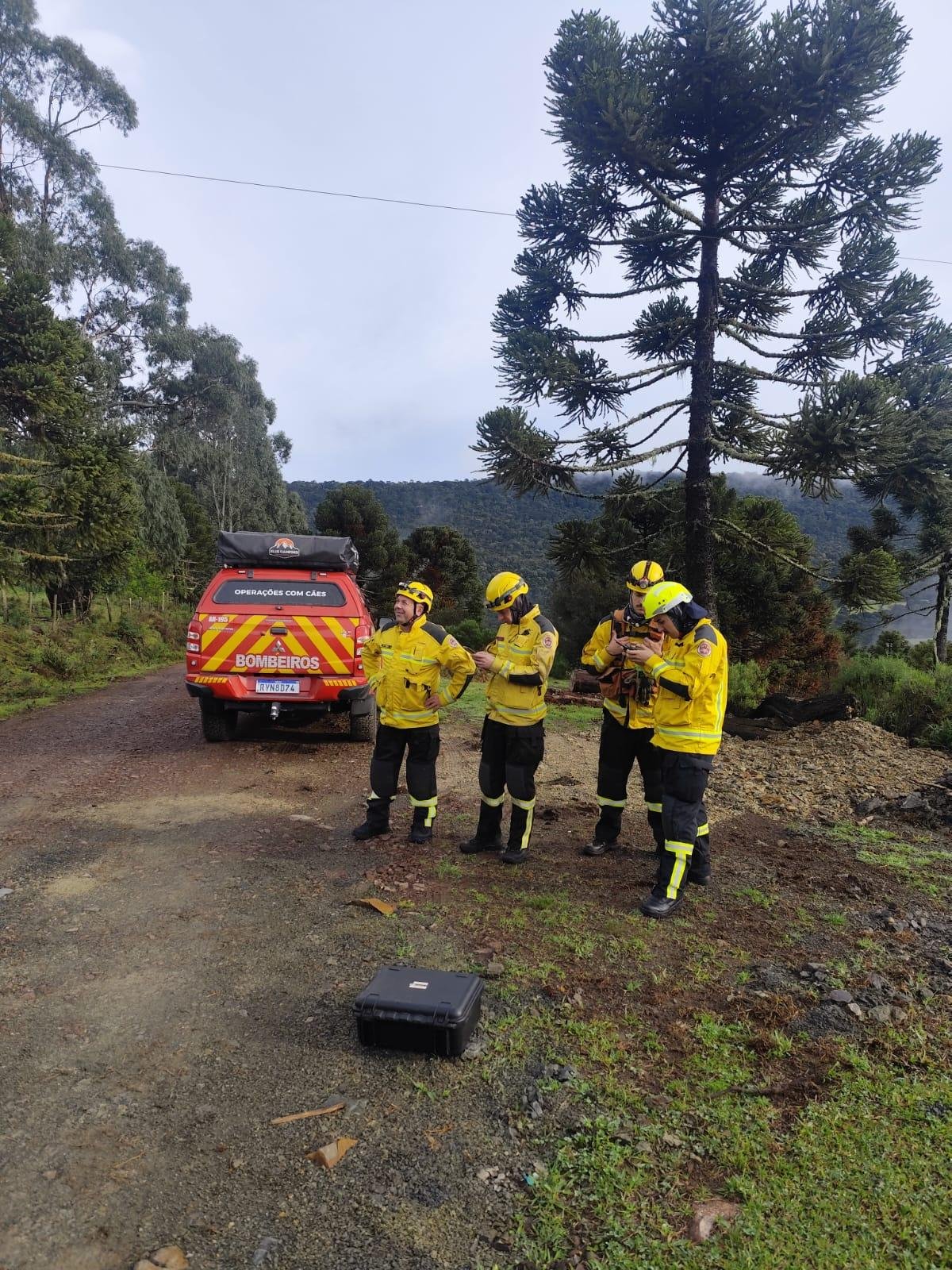 Bombeiros operaram em &aacute;rea de dif&iacute;cil acesso