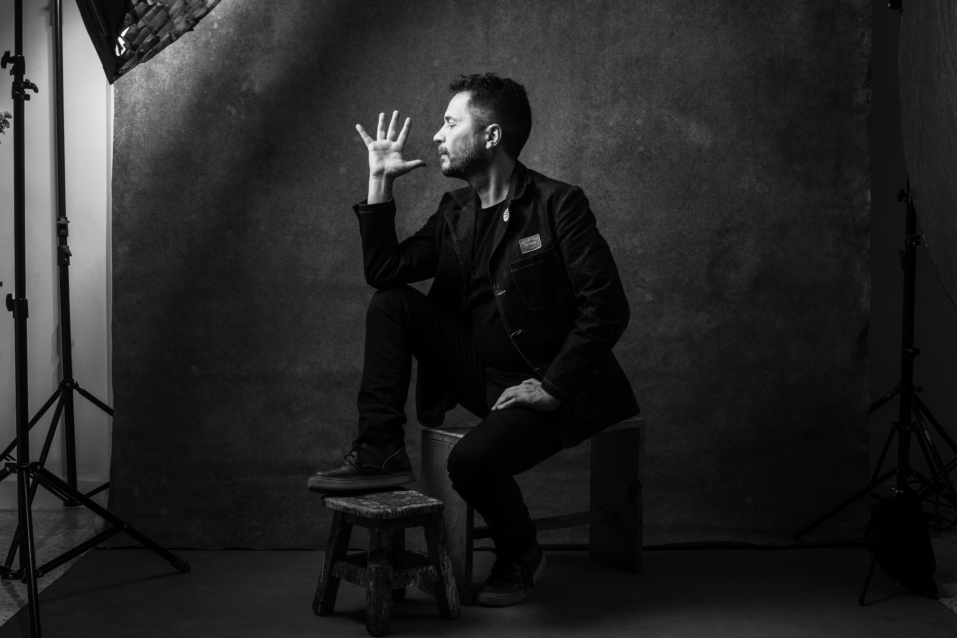 A programa&ccedil;&atilde;o inaugural do Teatro Banc&aacute;rios RS inicia nesta quarta, 23/9, com show in&eacute;dito em Porto Alegre de Vitor Ramil e Daniel Drexler (foto), em duas sess&otilde;es, &agrave;s 18h e 20h