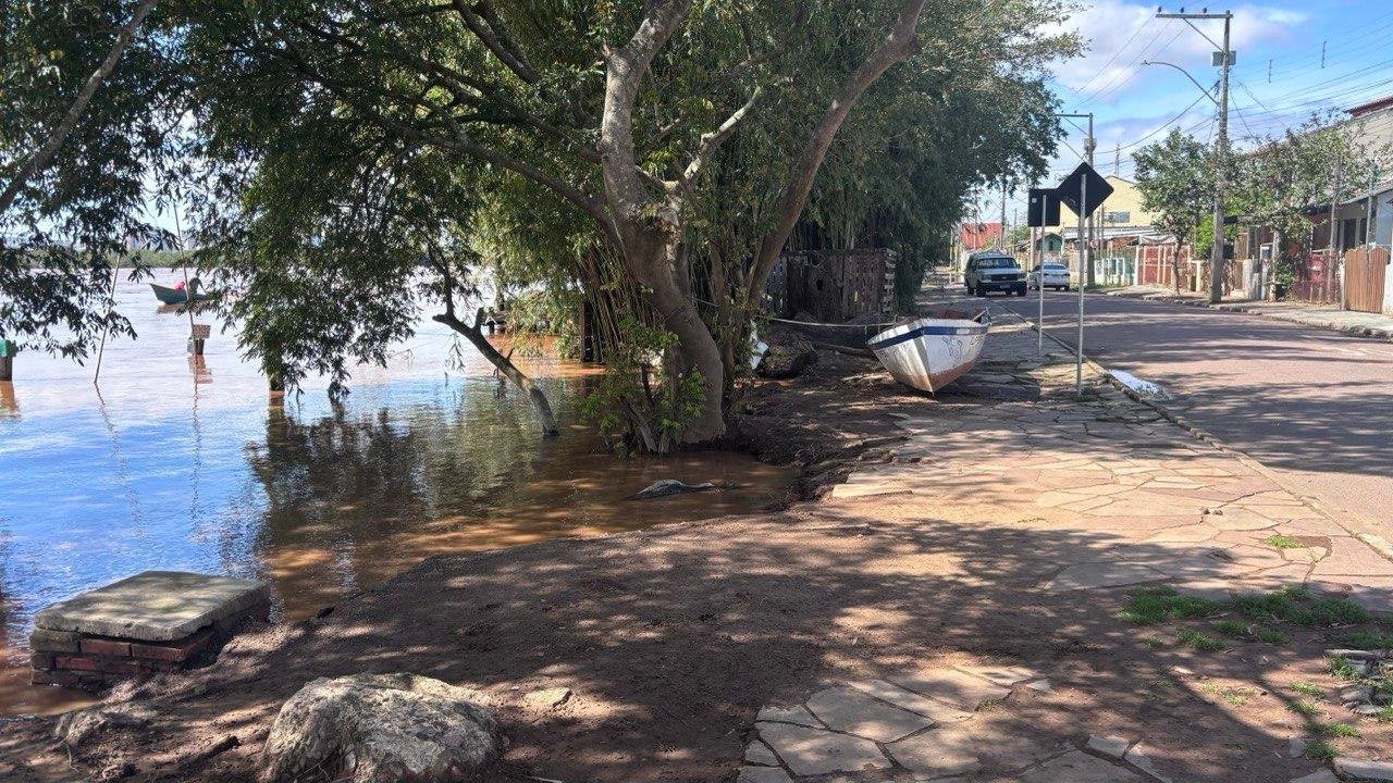 Moradores da regi&atilde;o fazem preparativos sob tens&atilde;o