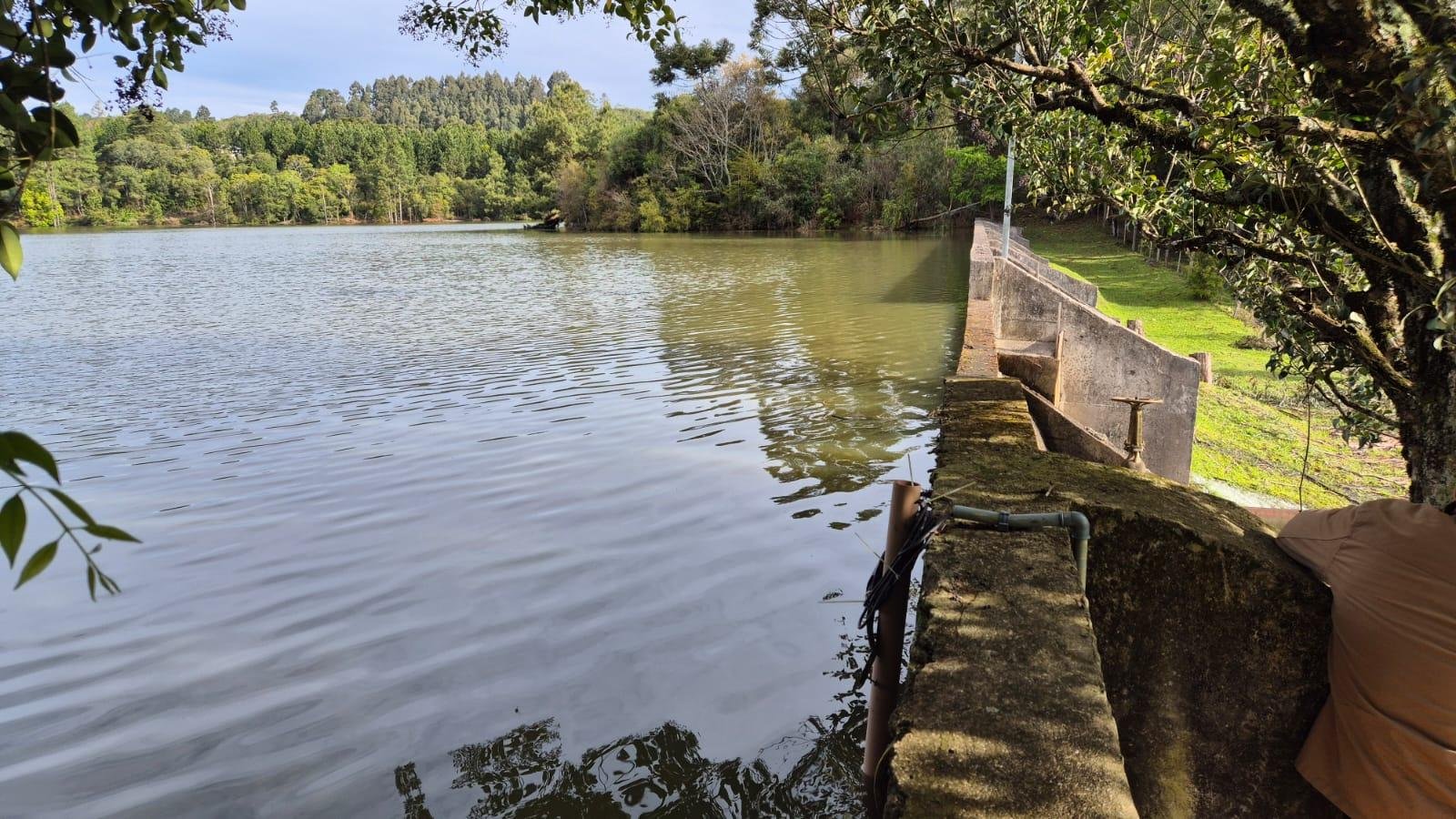 As equipes t&eacute;cnicas da Corsan identificaram trincas com vazamentos em partes da estrutura da barragem nesta quarta-feira