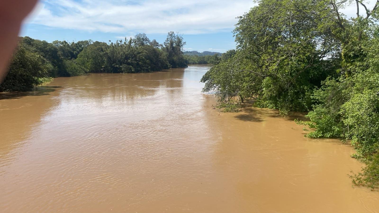 Medi&ccedil;&atilde;o da Defesa Civil de Campo Bom &eacute; feita em r&eacute;gua fixa e &oacute;rg&atilde;o nega inunda&ccedil;&atilde;o; n&uacute;mero s&atilde;o diferentes da feita pelo Servi&ccedil;o Geogr&aacute;fico Brasileiro