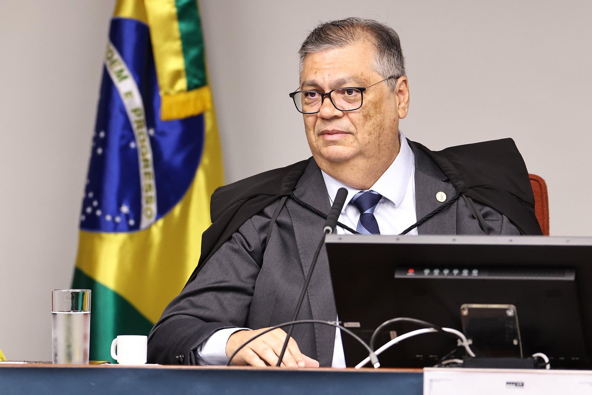 Dino manda PF investigar CVM