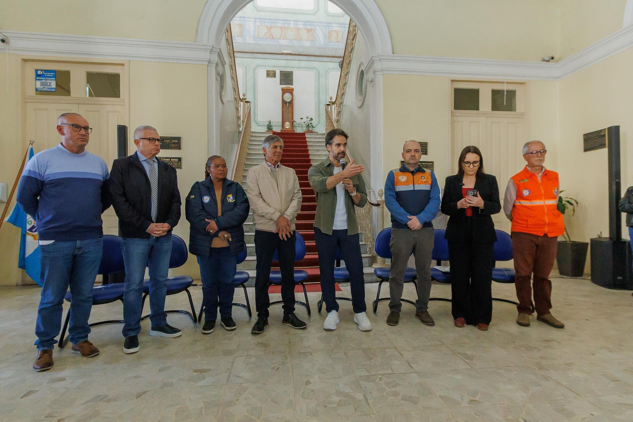 Governador Eduardo Leite participou de uma reuni&atilde;o com os prefeitos e representantes dos munic&iacute;pios da regi&atilde;o na Prefeitura de Pelotas