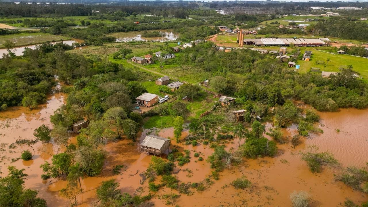 O rio Ca&iacute; permanece acima da cota de inunda&ccedil;&atilde;o
