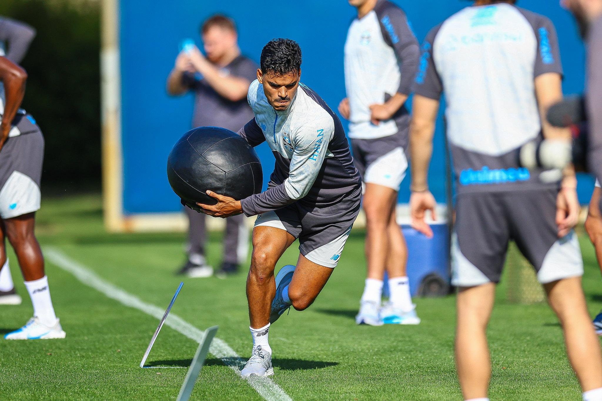 Grupo de jogadores se reapresentou na tarde desta quinta-feira