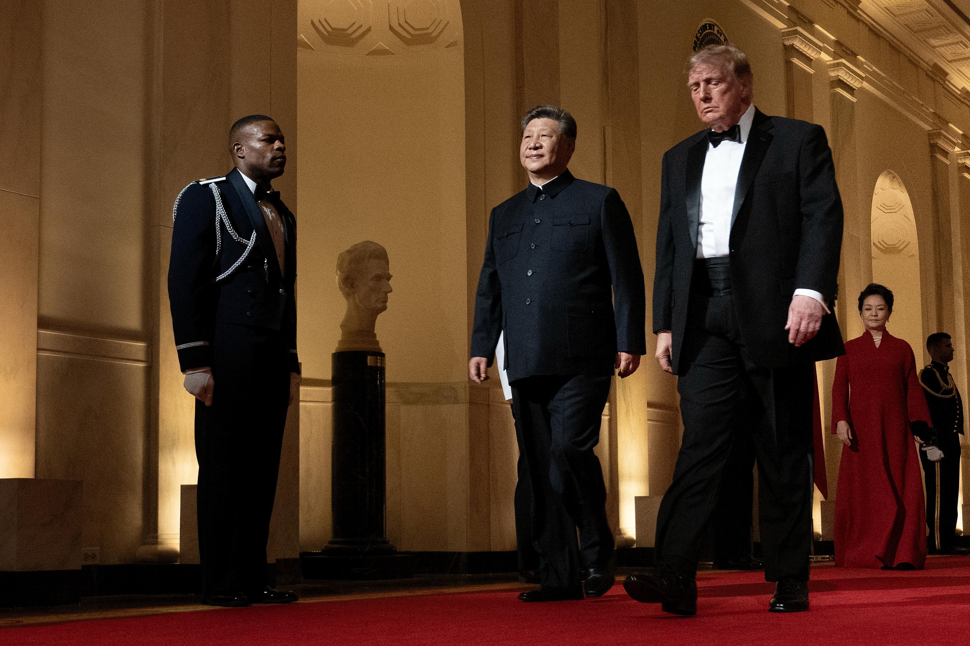 O presidente dos EUA, Donald Trump, e o presidente da China, Xi Jinping, participaram de um banquete no East Room da Casa Branca