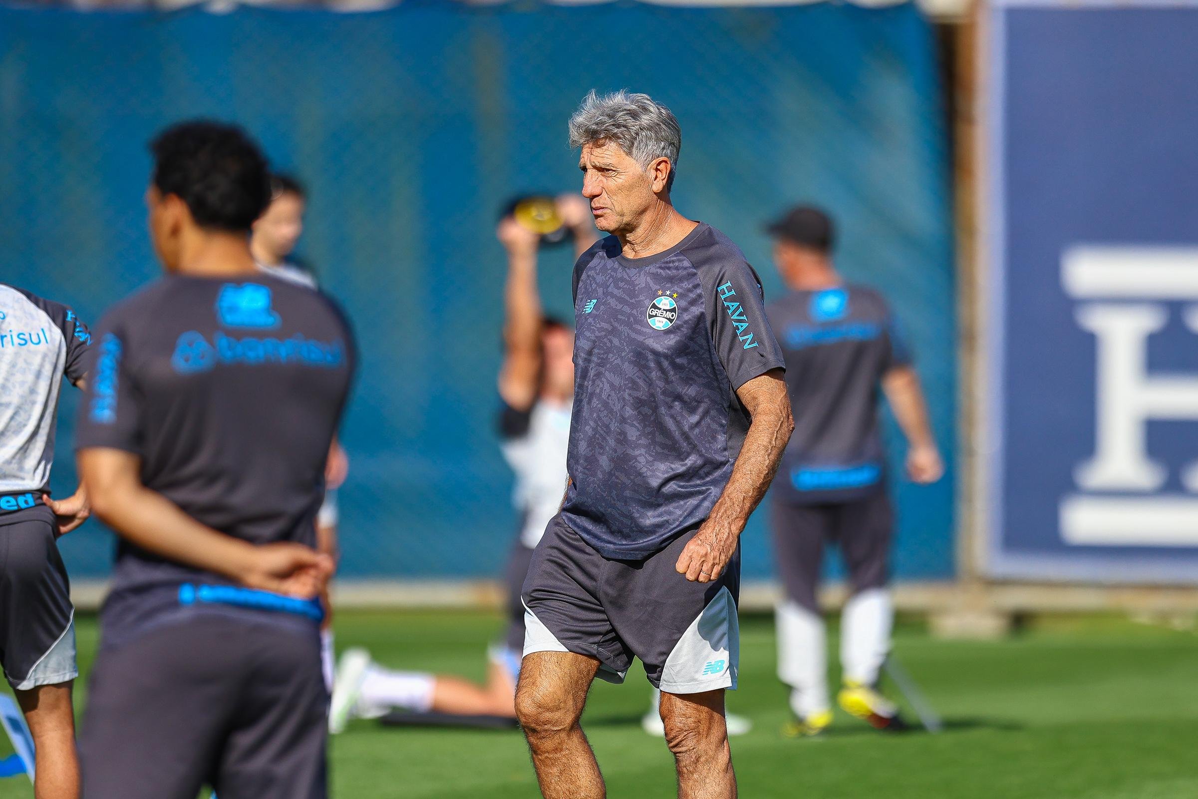 Renato Portaluppi comandou o treino desta quinta-feira pela manh&atilde;