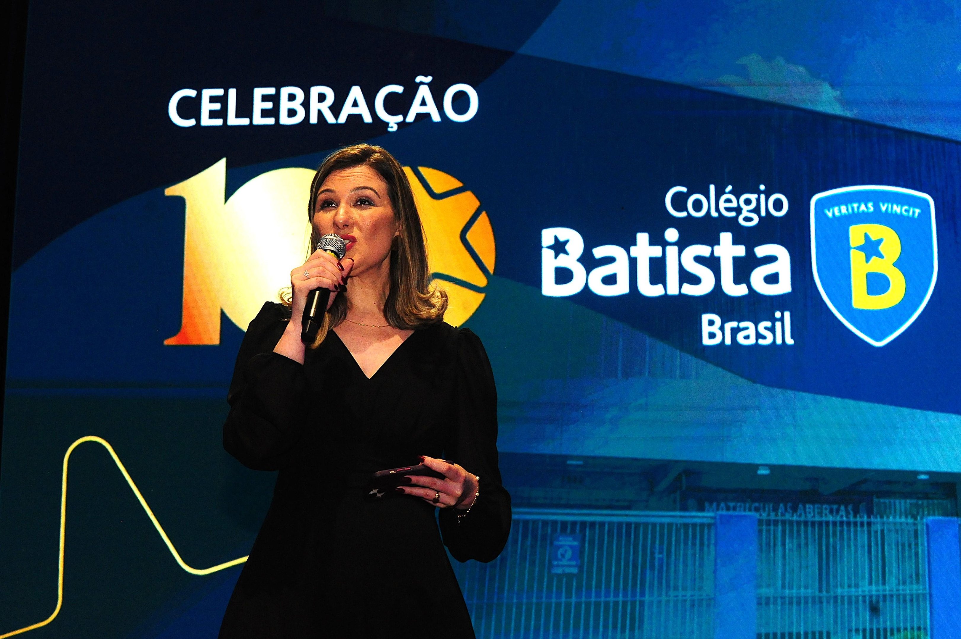 Celebra&ccedil;&atilde;o reuniu centenas de pessoas e contou com presta&ccedil;&atilde;o de homenagens