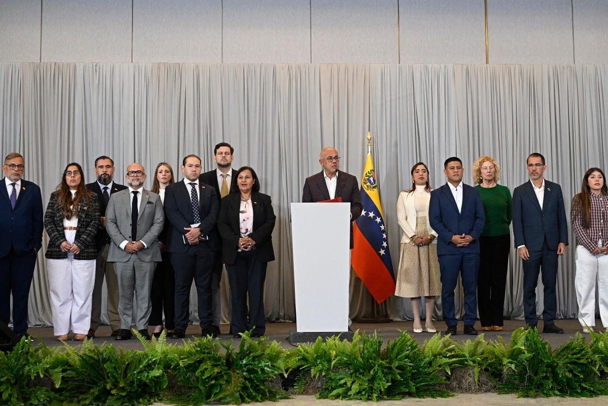 Reuni&atilde;o deu passo &agrave; frente em acordos do governo interino com opositores