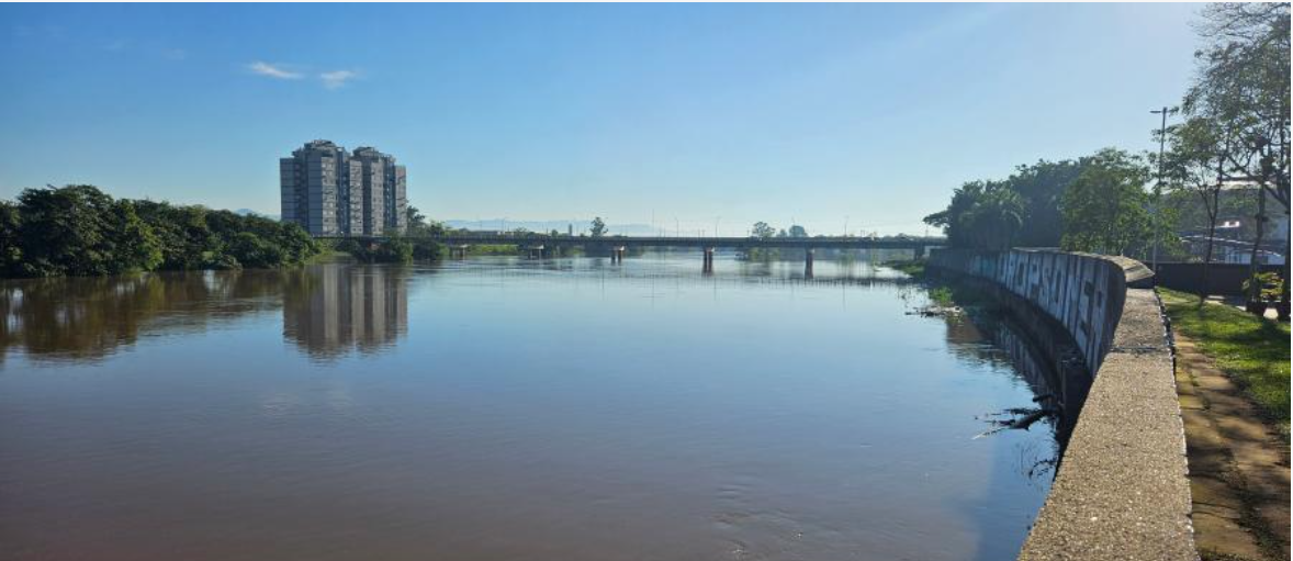 Em S&atilde;o Leopoldo, &agrave;s 7h15min, o n&iacute;vel estava em 4,76 metros, 26 cent&iacute;metros acima da cota de inunda&ccedil;&atilde;o