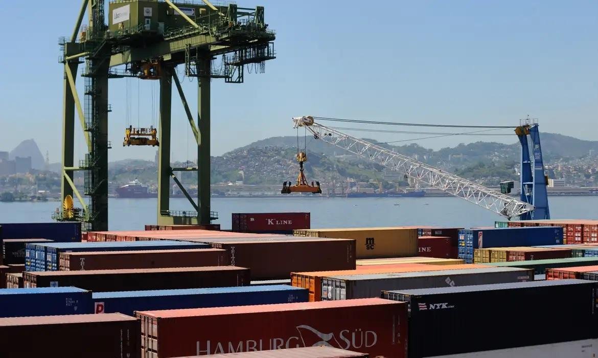 Economistas da Organiza&ccedil;&atilde;o Mundial do Com&eacute;rcio preveem agora uma expans&atilde;o de 3,9% no volume do com&eacute;rcio