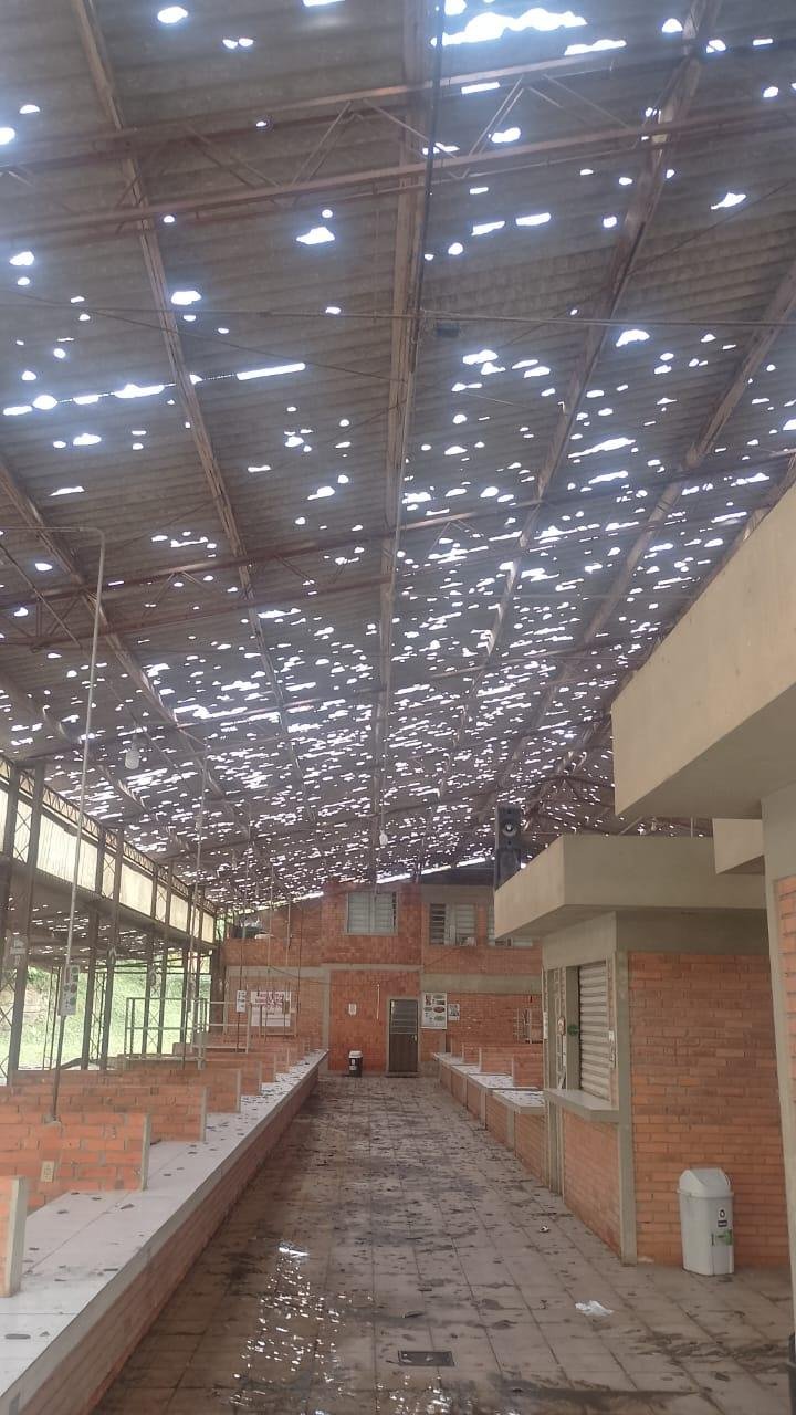 O Hortomercado municipal  foi um dos locais que sofreu danos com o granizo