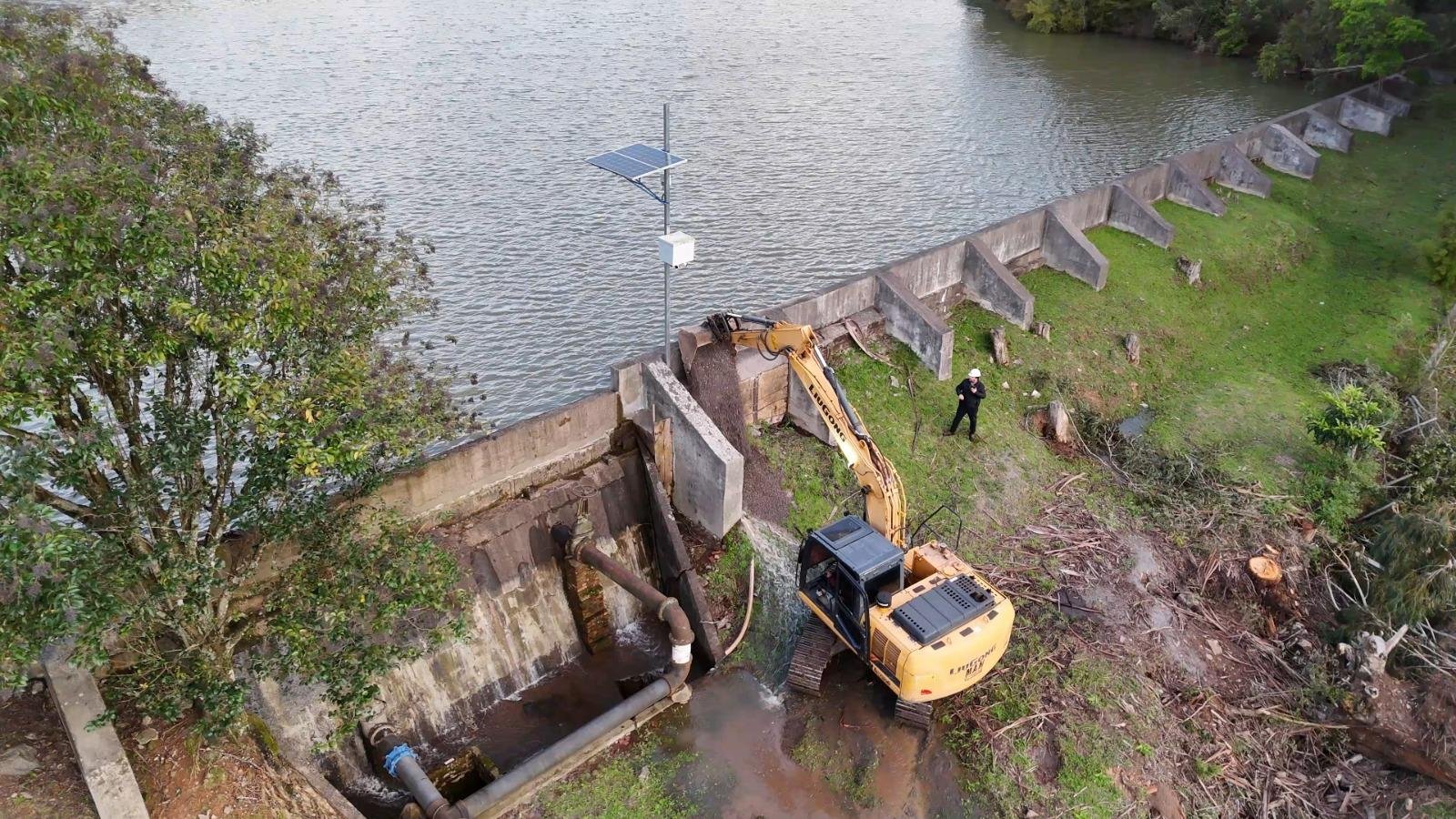 Corsan mant&eacute;m o monitoramento da barragem e a capacidade de drenagem mobilizada diante da previs&atilde;o de novas chuvas na regi&atilde;o