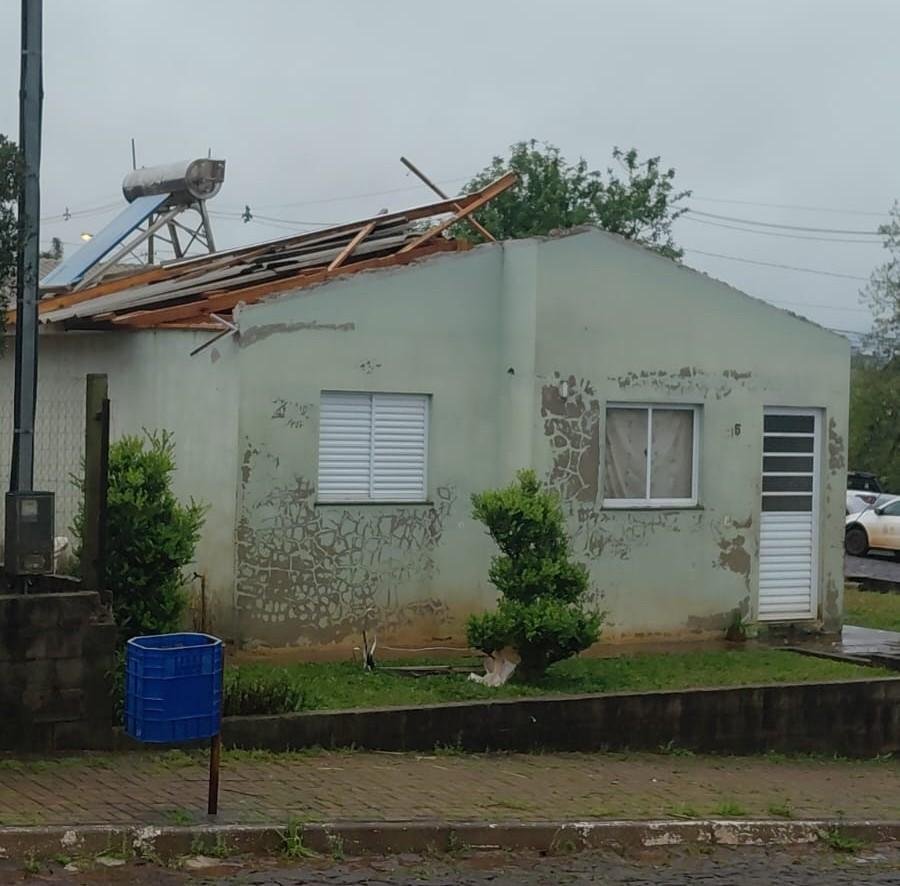 Em Peju&ccedil;ara, uma fam&iacute;lia desalojada procurou abrigo na casa de parentes