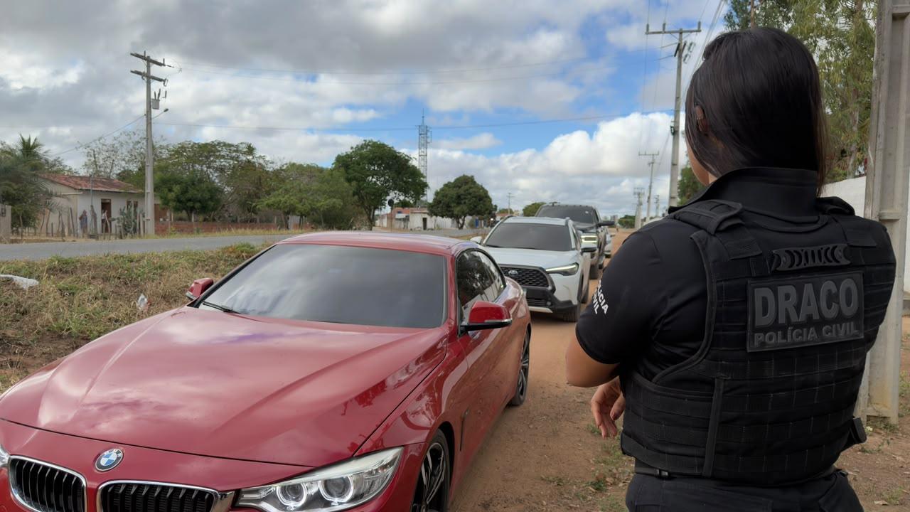 Ve&iacute;culos e armas foram apreendidos durante a opera&ccedil;&atilde;o
