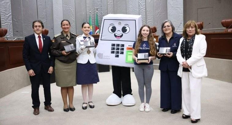 Parceria entre a Justi&ccedil;a Eleitoral ga&uacute;cha e a Associa&ccedil;&atilde;o das Defensoras e dos Defensores P&uacute;blicos do Estado do Rio Grande do Sul (ADPERGS) busca combater absten&ccedil;&atilde;o entre jovens eleitores