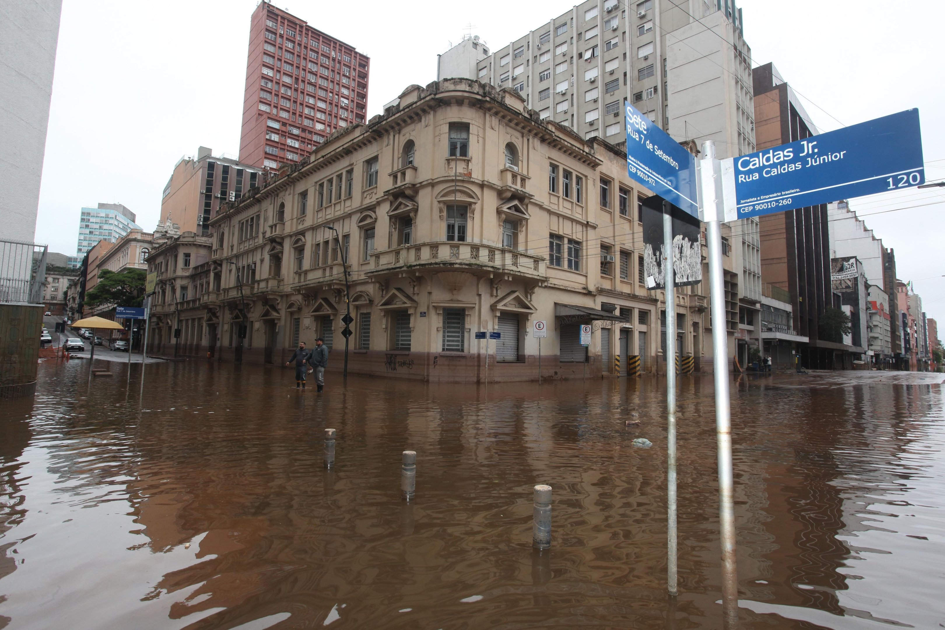 Centro de Porto Alegre ficou cerca de um m&ecirc;s inundado em 2024