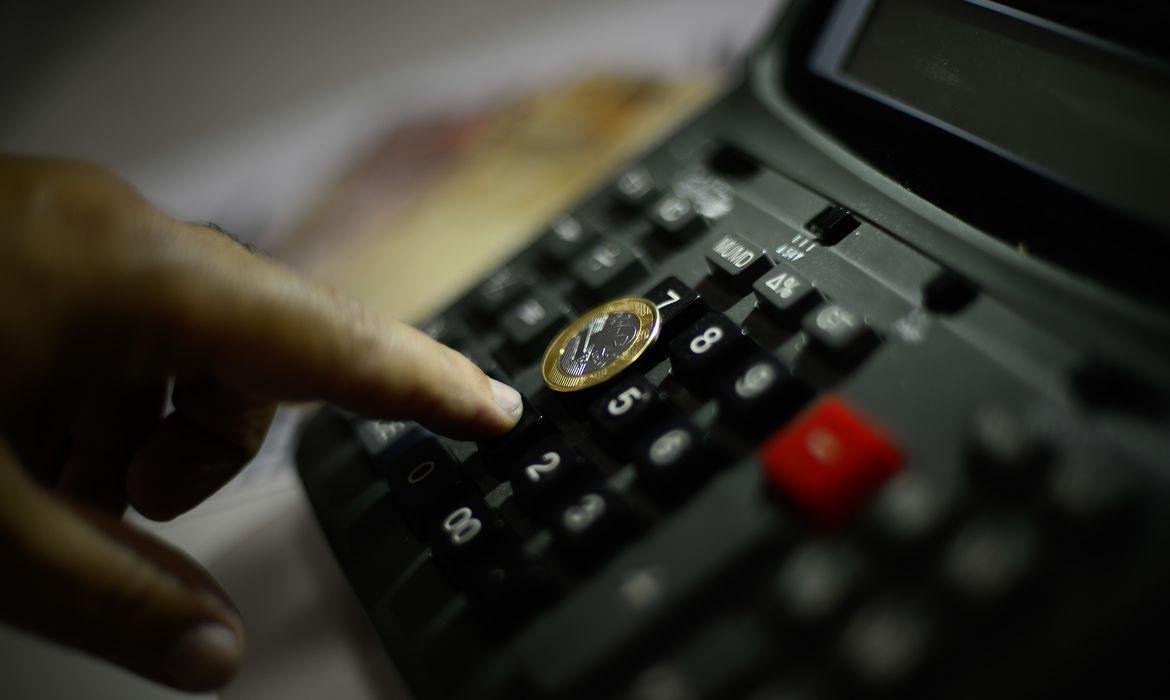 D&iacute;vida federal sobe para R$ 9,29 trilh&otilde;es, e fatia atrelada &agrave; Selic bate recorde