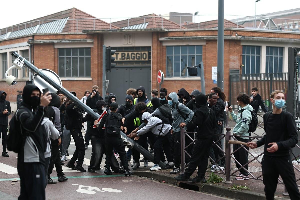 Pa&iacute;s vive protestos de servidores por sal&aacute;rios e confrontos entre estudantes e policiais, a poucos meses da elei&ccedil;&atilde;o presidencial