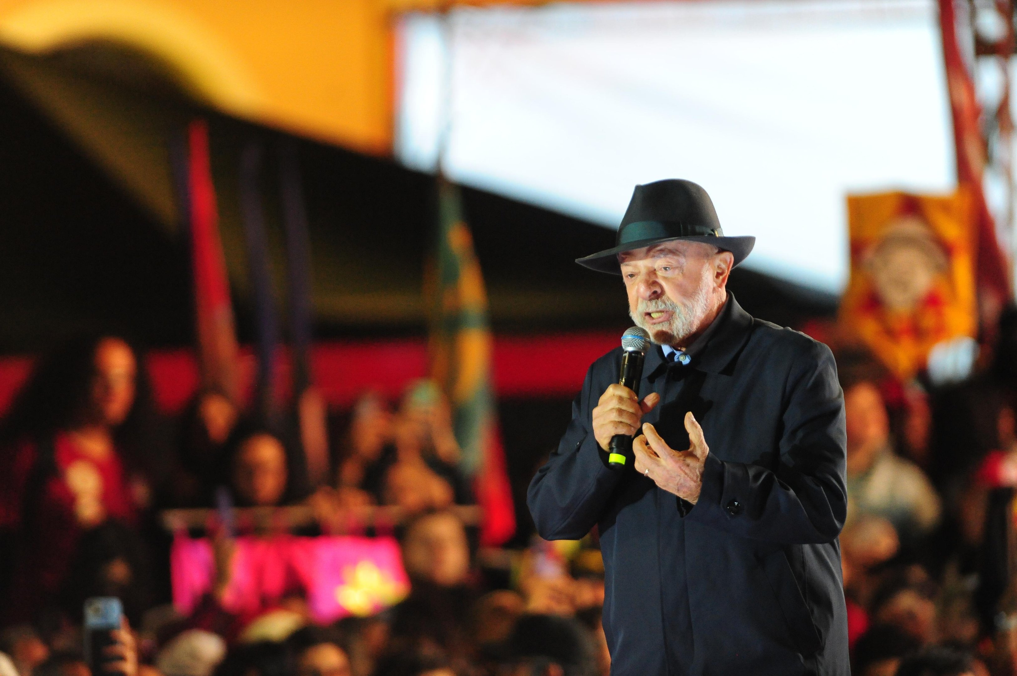 Ministro tamb&eacute;m proibiu a campanha de Lula de utilizar pain&eacute;is que produzam efeito visual de outdoor