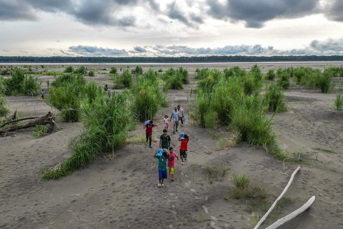 Milh&otilde;es de crian&ccedil;as na Am&eacute;rica Latina est&atilde;o em risco devido ao fen&ocirc;meno El Ni&ntilde;o, j&aacute; que os efeitos desse evento natural amea&ccedil;am agravar as desigualdades e dificultar o acesso a servi&ccedil;os b&aacute;sicos