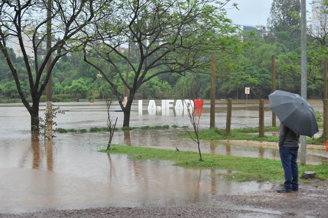 Em Lajeado, o rio Taquari baixou 3 cent&iacute;metros entre &agrave;s 7h e 8h