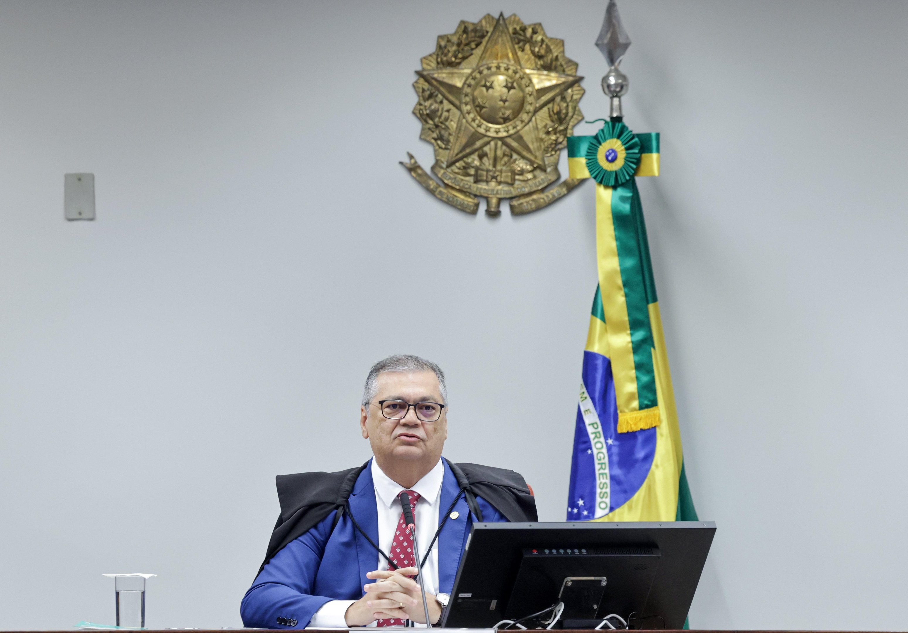A decis&atilde;o de Dino foi tomada em meio &agrave; guerra de liminares de ministros da Corte