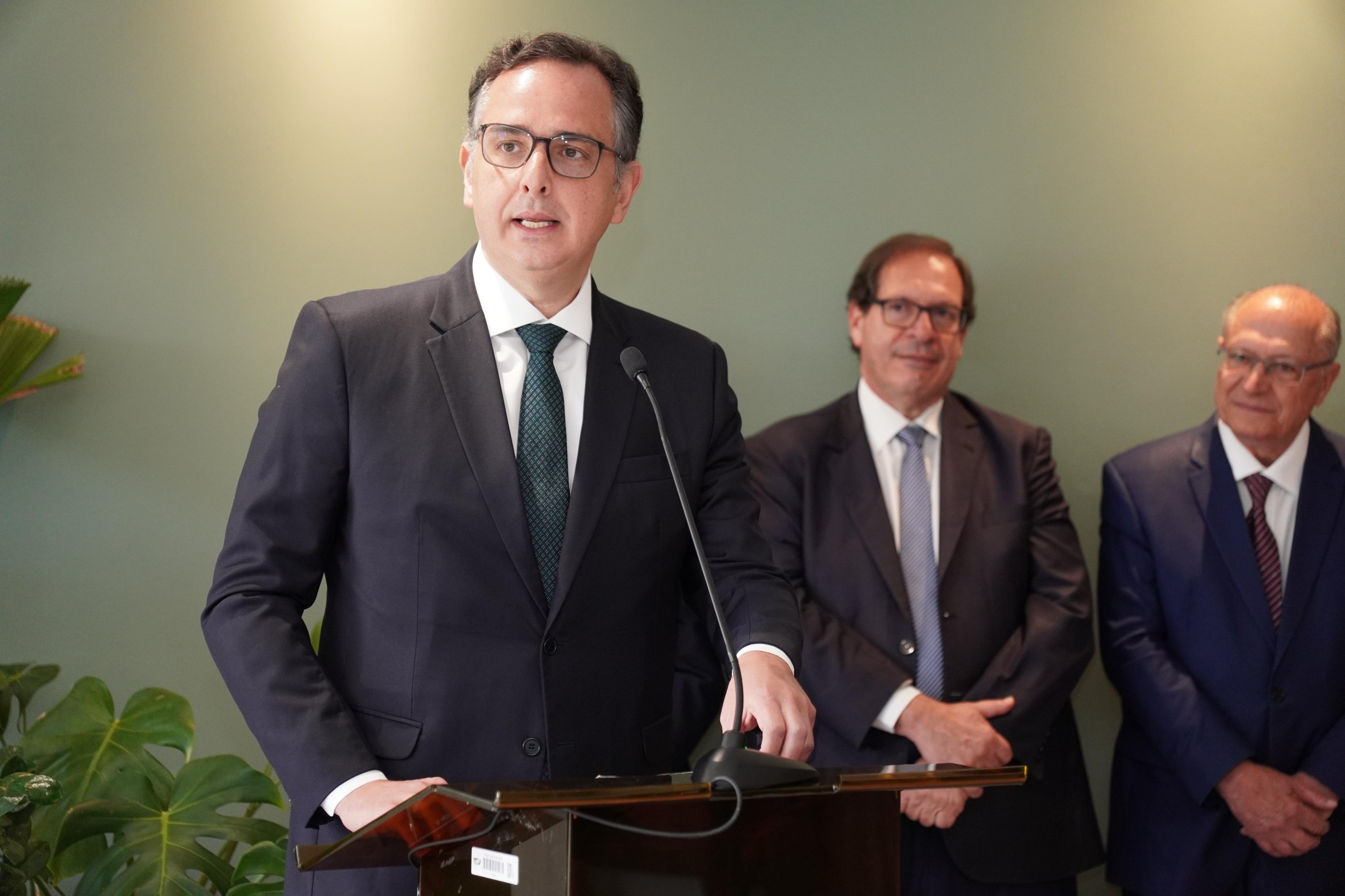 Ex-senador ocupa vaga aberta por Bruno Dantas