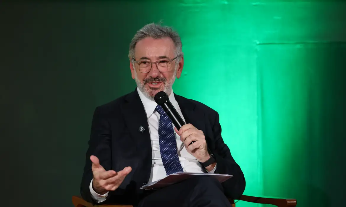 Ministro busca avan&ccedil;o para reduzir tarifa&ccedil;o imposto por Trump
