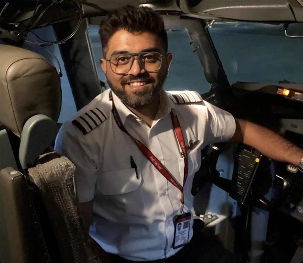 Foto de divulga&ccedil;&atilde;o mostra o piloto indiano Smit Machchhar, comandante do voo FZ 1073 da flydubai