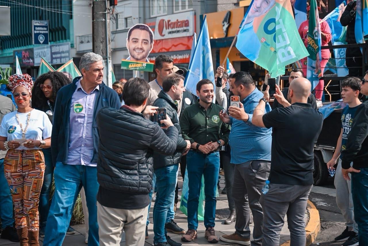 Gabriel Souza (MDB) participou de caminhada com apoiadores em S&atilde;o Leopoldo nesta quinta-feira (1&ordm;)