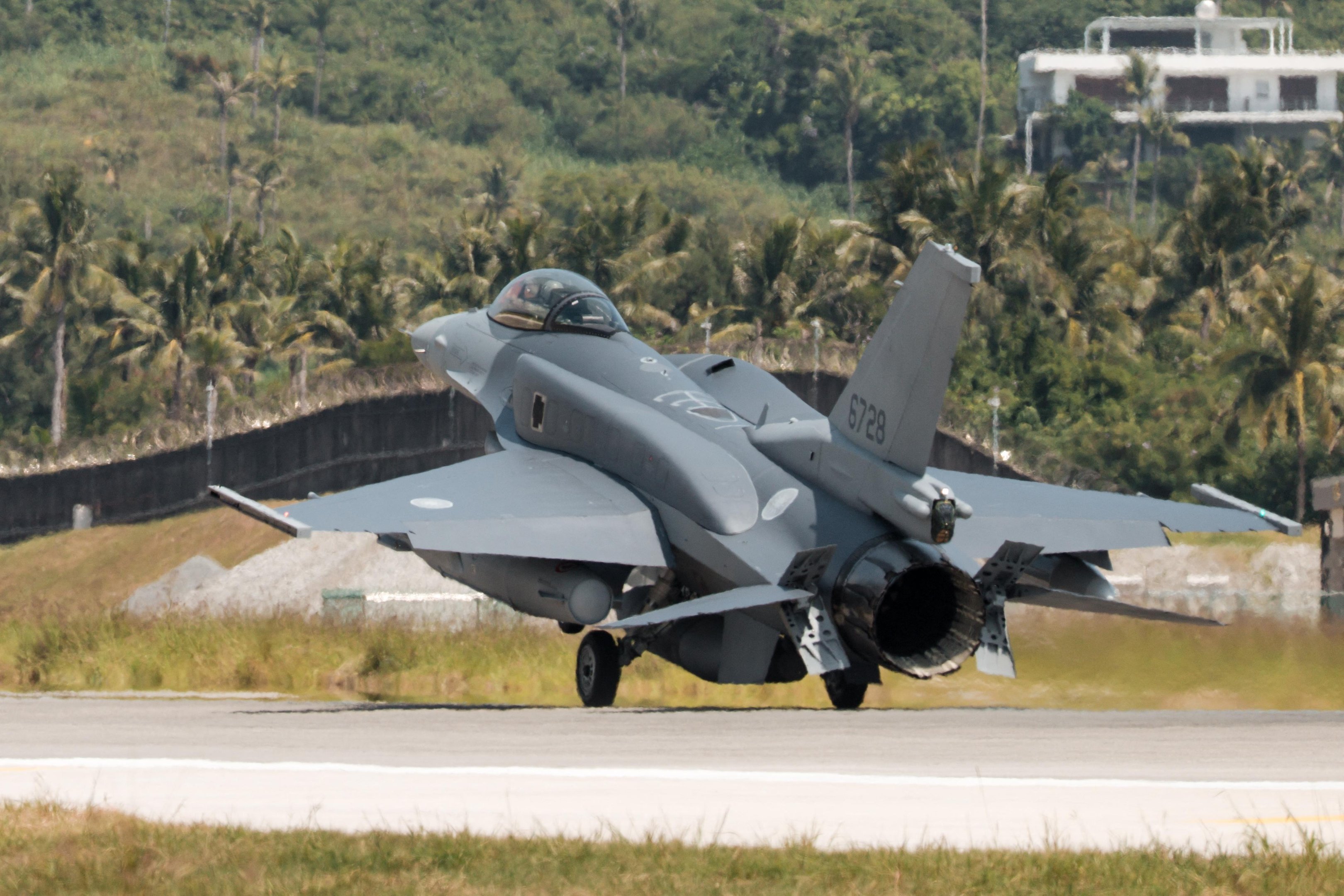 Ca&ccedil;as fabricados pela empresa americana Lockheed Martin pousaram na base a&eacute;rea de Taiwan em Taitung, na costa sudeste