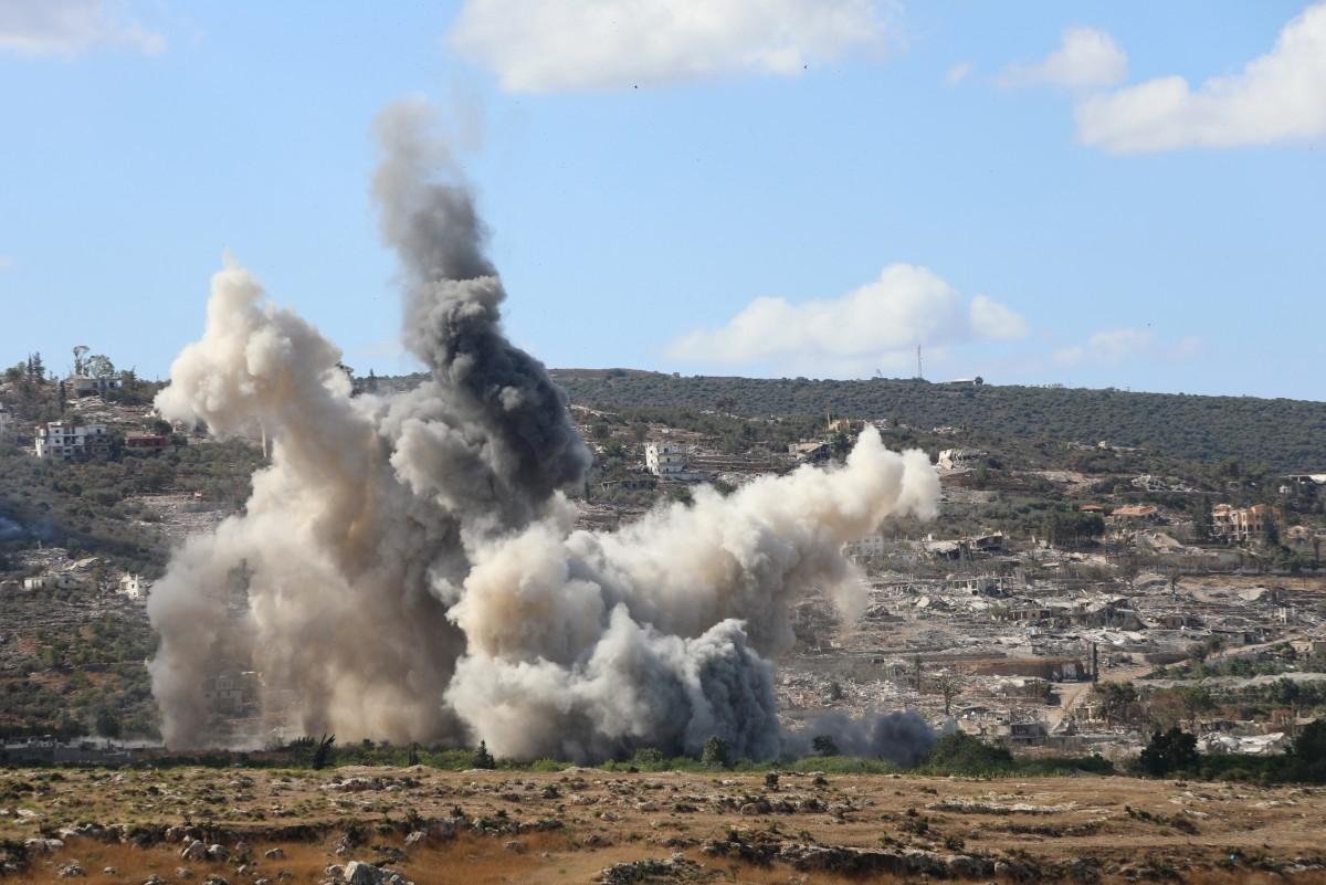 Ataque a&eacute;reo israelense na aldeia de al-Mansouri, no sul do L&iacute;bano
