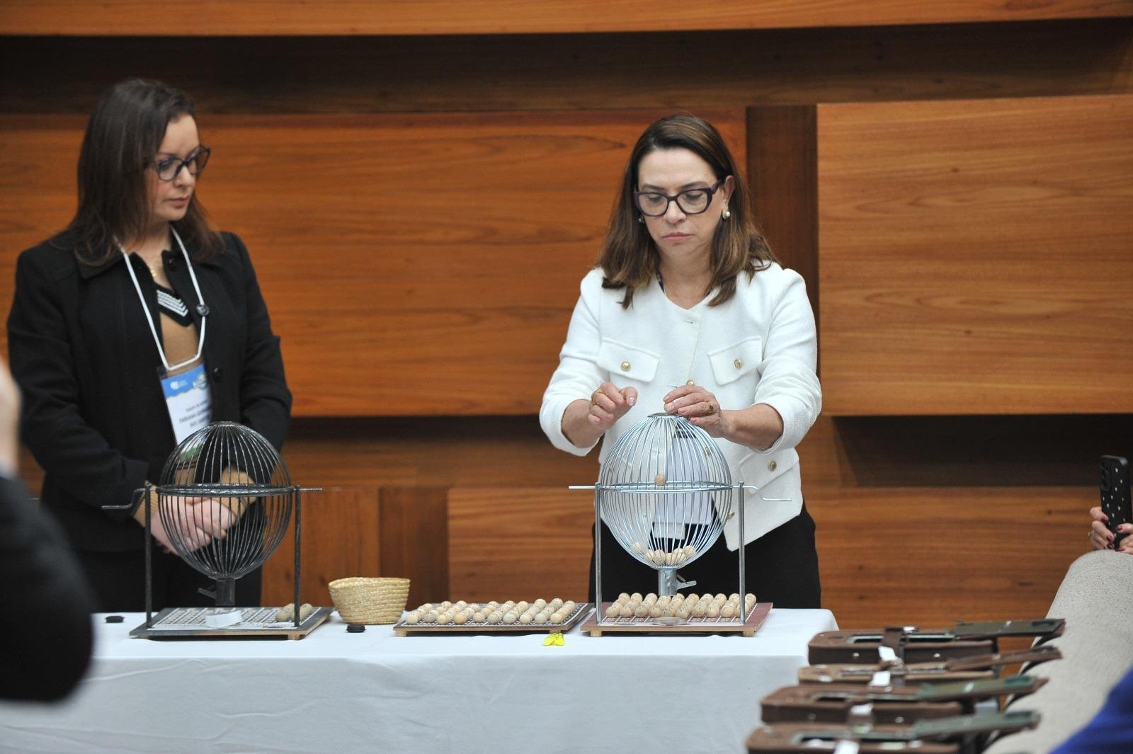 Cerim&ocirc;nia foi conduzida no plen&aacute;rio do Tribunal Regional Eleitoral do Rio Grande do Sul (TRE-RS), em Porto Alegre