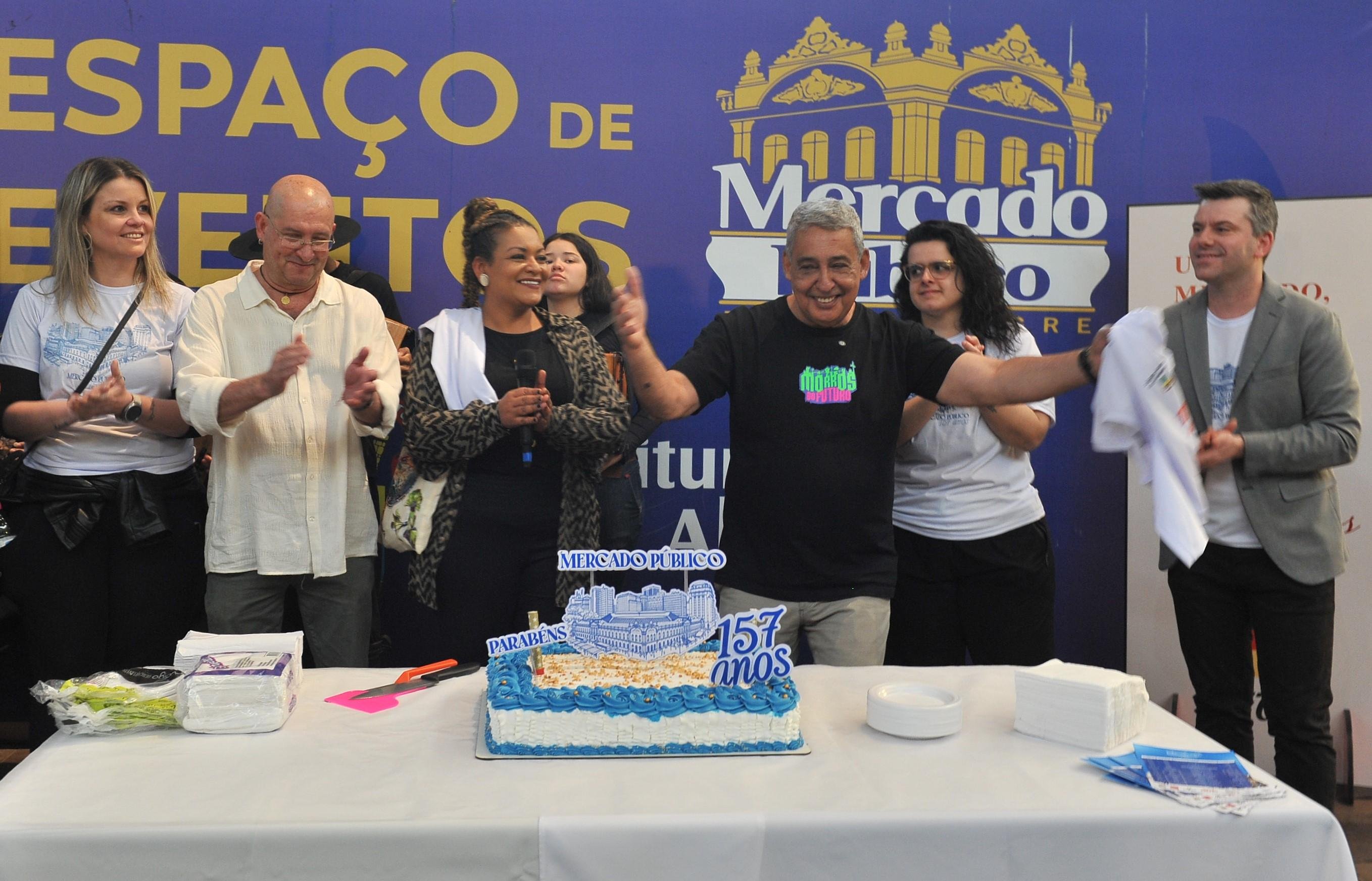 Foram distribu&iacute;das 1.157 fatias ao p&uacute;blico presente na comemora&ccedil;&atilde;o e aos mercadeiros