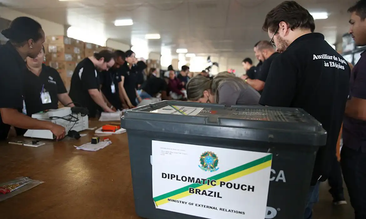Brasil tem 918,9 mil eleitores aptos a votar em se&ccedil;&otilde;es fora do pa&iacute;s