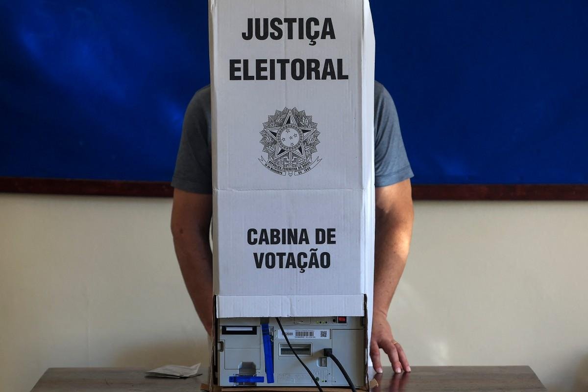 Brasileiros v&atilde;o &agrave;s urnas neste domingo para escolher o novo presidente