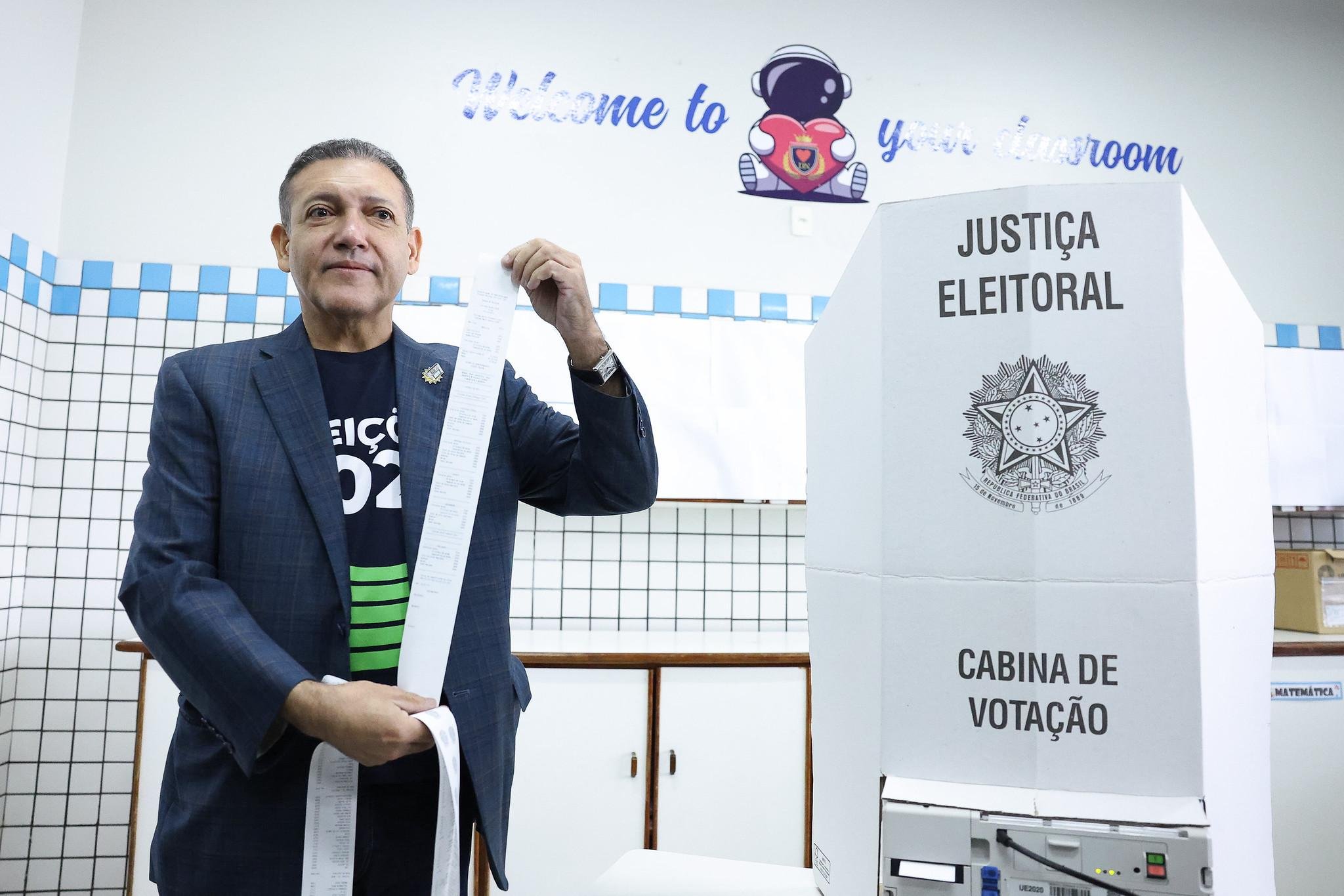Presidente do TSE, ministro Kassio Nunes Marques, mostra a zer&eacute;sima da se&ccedil;&atilde;o 167, em Bras&iacute;lia