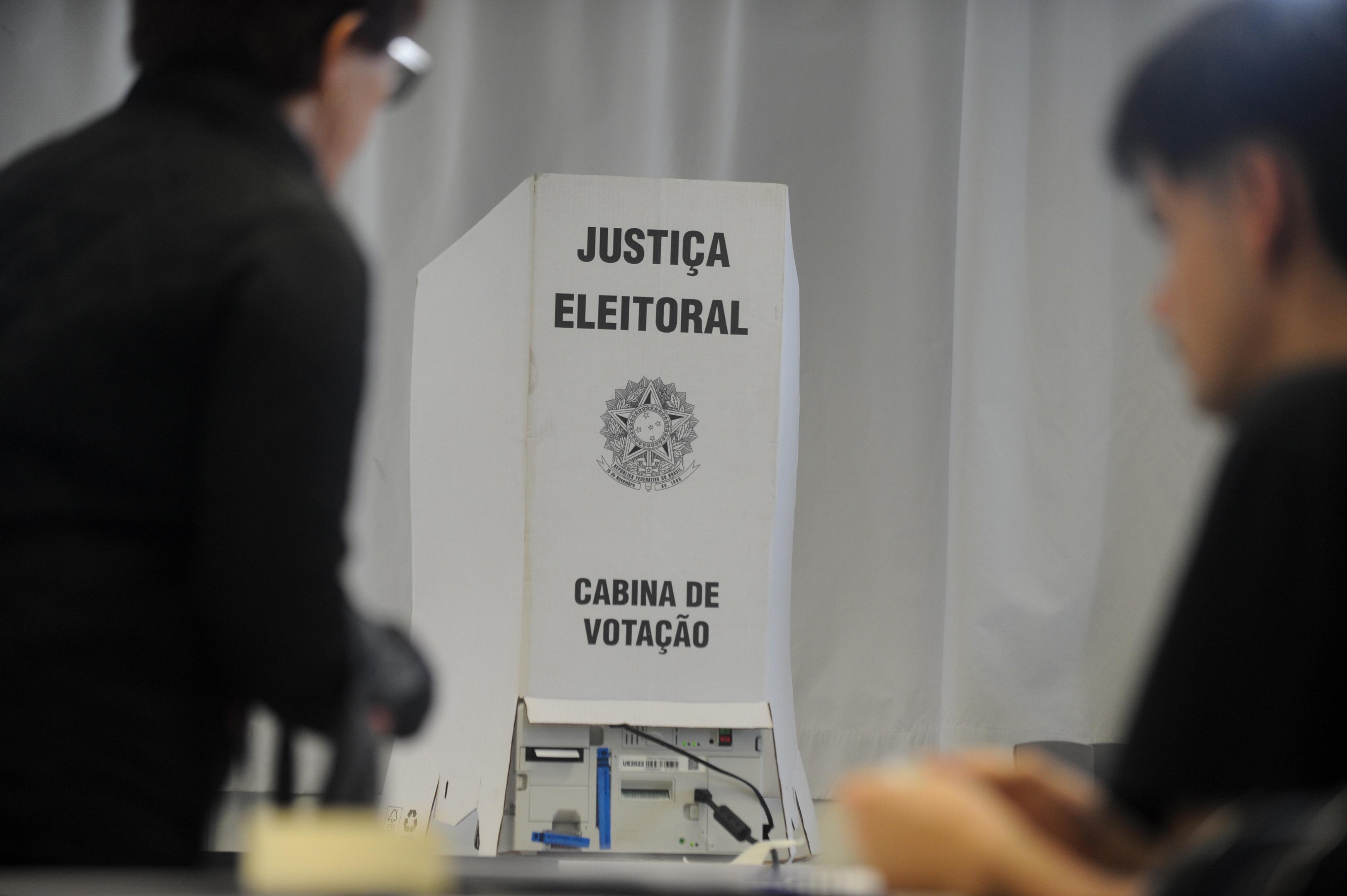 Tribunal n&atilde;o informou os motivos que levaram &agrave; substitui&ccedil;&atilde;o das urnas