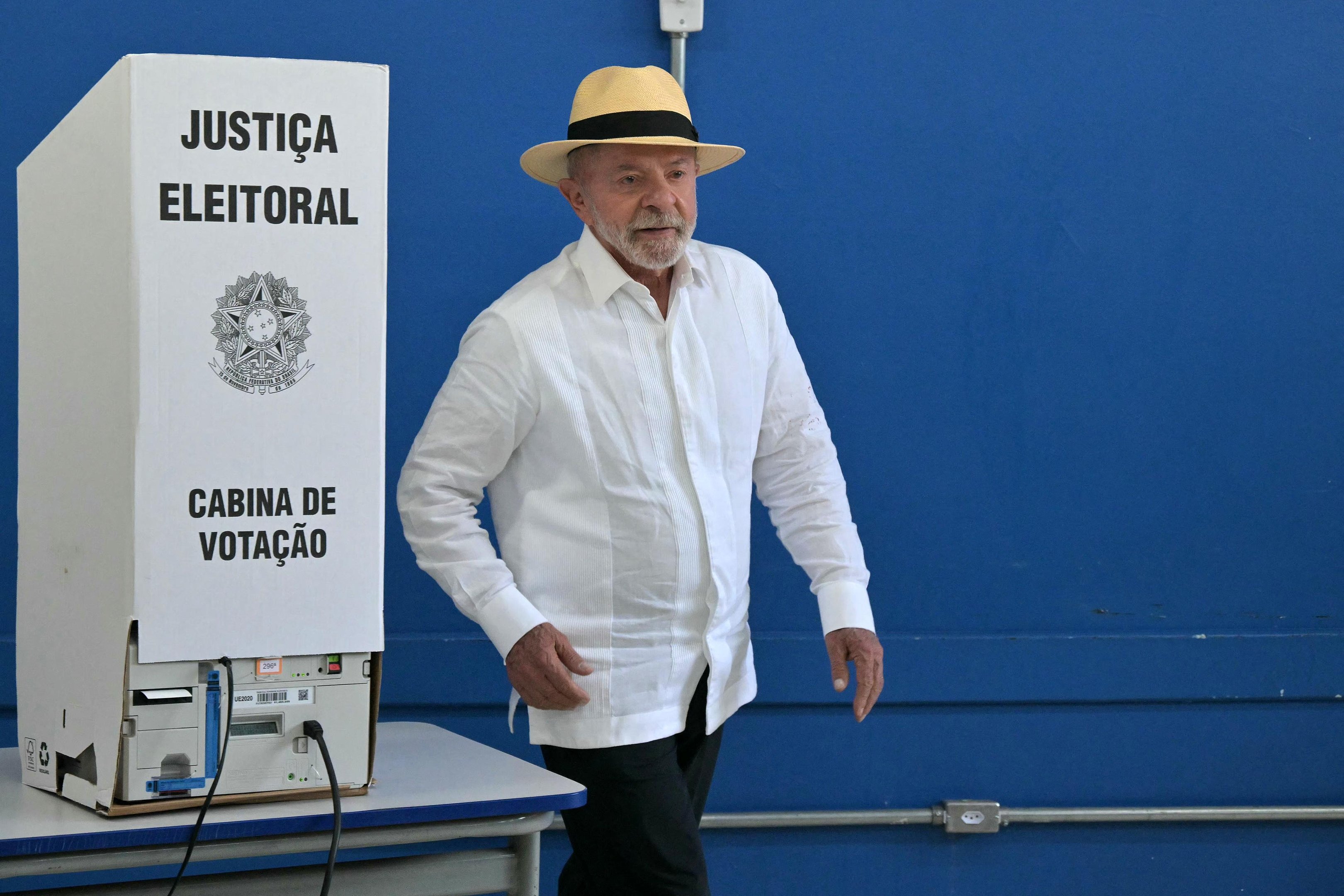 Lula diz que Brasil n&atilde;o vai para frente com venda de armas, milicianos e com esc&acirc;ndalo Master